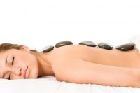 Masaža s toplimi vulkanskimi kamni